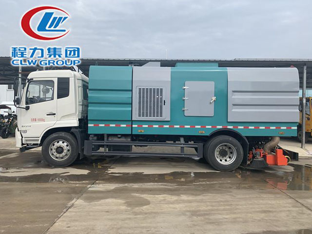 東風(fēng)天錦國(guó)六吸塵車(chē)圖片3