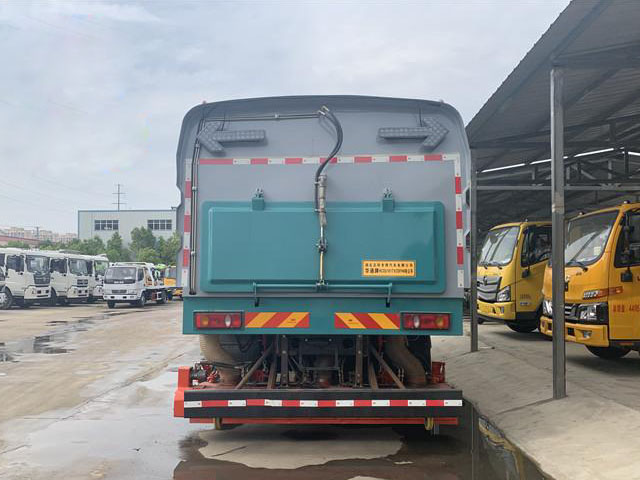 東風(fēng)天錦國(guó)六吸塵車(chē)圖片4