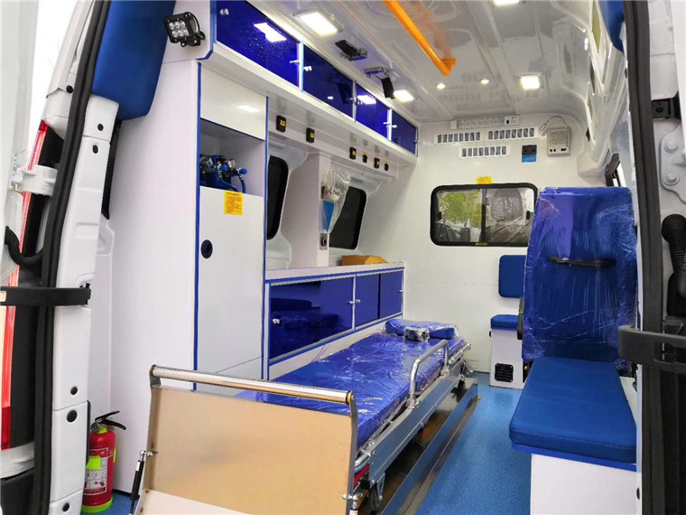 福特新全順V362救護(hù)車(中軸中頂)圖片5