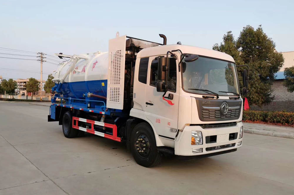 東風(fēng)天錦國六清洗吸污車帶副發(fā)動機(jī)圖片2