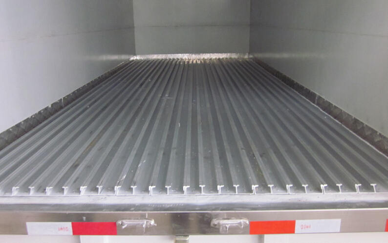 <a href=http://m.jinchen-sh.com/lcc/ target=_blank class=infotextkey>冷藏車</a>通風(fēng)槽,冷藏車地板通風(fēng)槽圖片