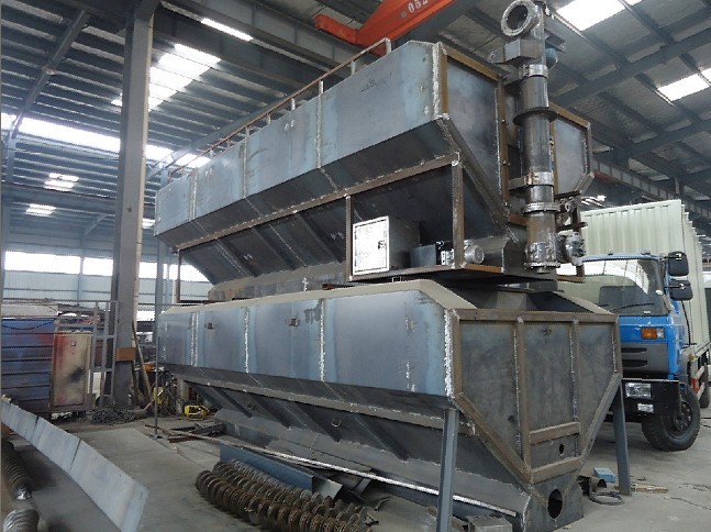 未安裝到底盤(pán)上的散裝飼料運(yùn)輸車罐體