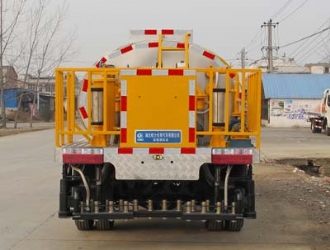 國四東風福瑞卡雙排座瀝青灑布車