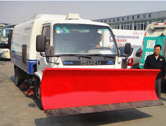 五十鈴鏟雪<a href=http://m.jinchen-sh.com/saoluche/ target=_blank class=infotextkey>掃路車</a>